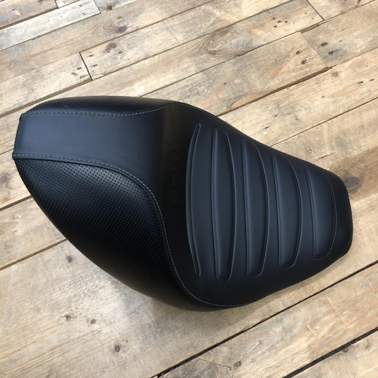 Indian Scout Bobber / Rogue Syndicate solo seat - black